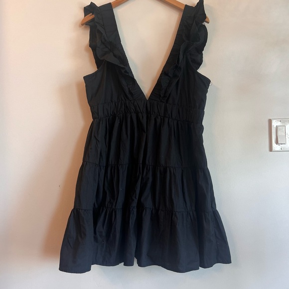 Abercrombie & Fitch Dresses & Skirts - ABERCROMBIE Black Ruffle - Size L